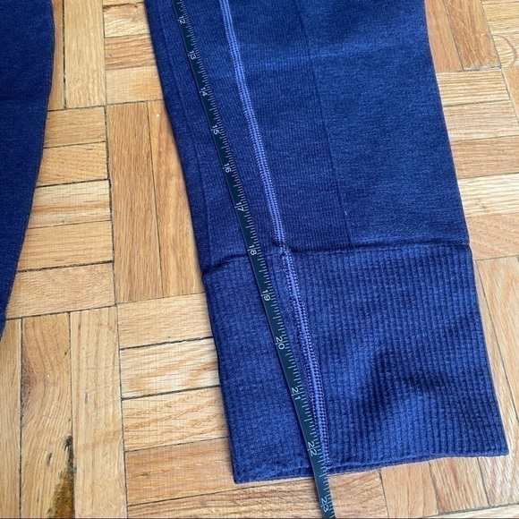 Lululemon Zone In Crop Sz 8 - Picture 5 of 6